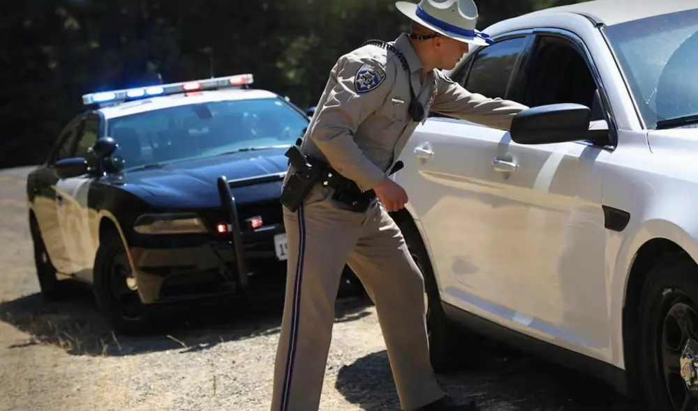 Para verificar si tienes multas pendientes en California, puedes visitar el sitio web de la corte local donde se emitió la infracción.