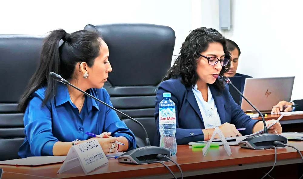 Controversia. La titular del Midis, Leslie Urteaga, primero desautorizó a la directora de Wasi Mikuna, Nadya Villavicencio, y luego le pidió su carta de dimisión. Foto: difusión Controversia. La titular del Midis, Leslie Urteaga, primero desautorizó a la directora de Wasi Mikuna, Nadya Villavicencio, y luego le pidió su carta de dimisión. Foto: difusión