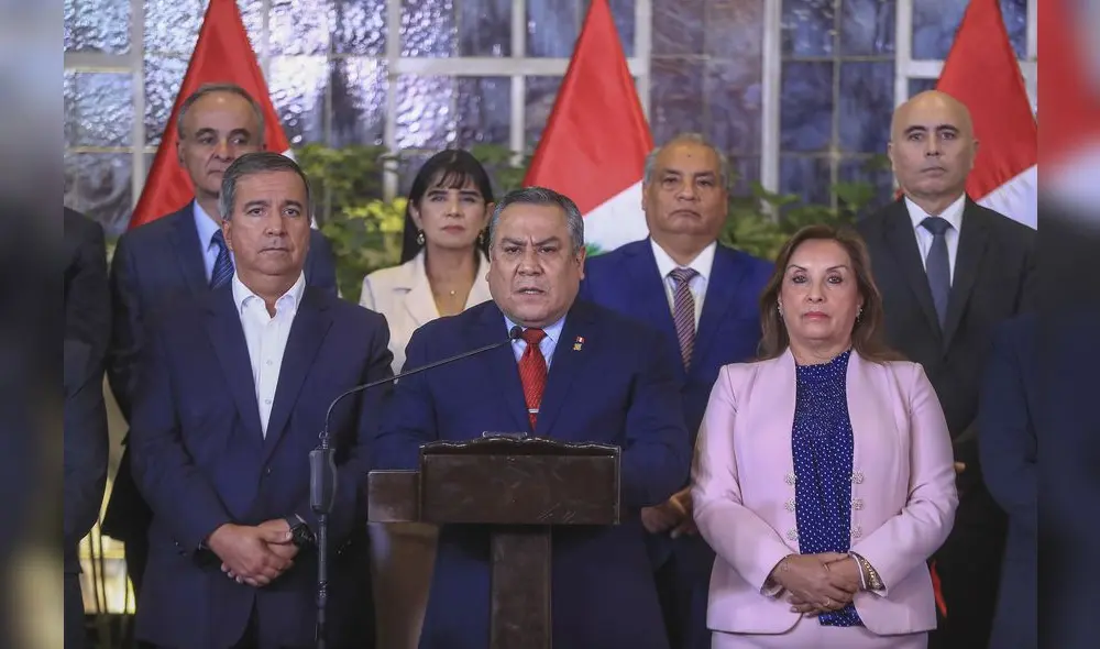 Deja el Gabinete. Era inminente que hoy el Congreso tenía los votos para aprobar su censura. Al final, Gustavo Adrianzén tuvo que renunciar al cargo de primer ministro. Deja el Gabinete. Era inminente que hoy el Congreso tenía los votos para aprobar su censura. Al final, Gustavo Adrianzén tuvo que renunciar al cargo de primer ministro.