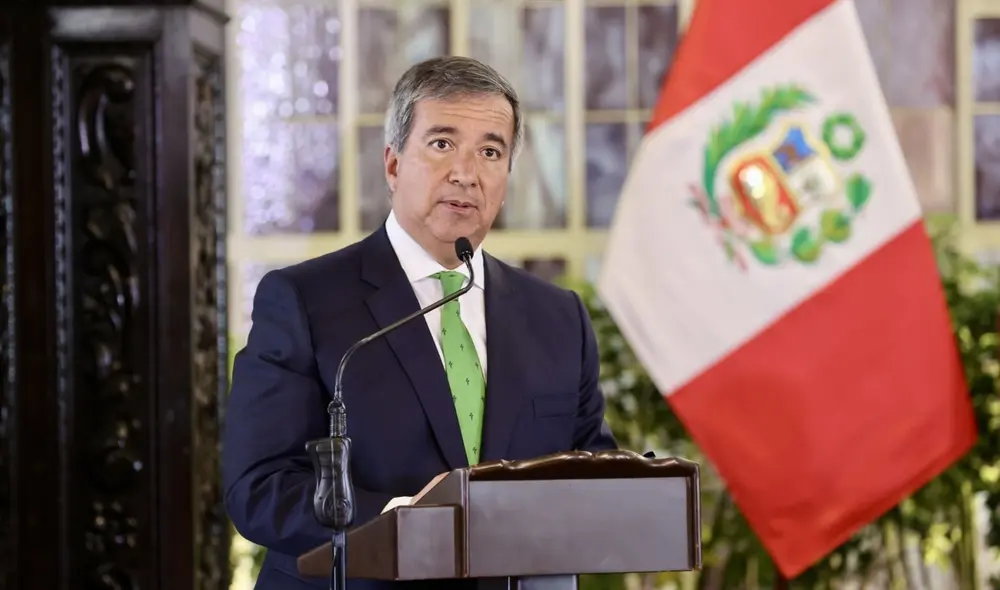 Raúl Pérez-Reyes indicó que el gobierno considera necesario hacer cambios relacionados con el anuncio sobre eliminación de programa. Foto:  Andina