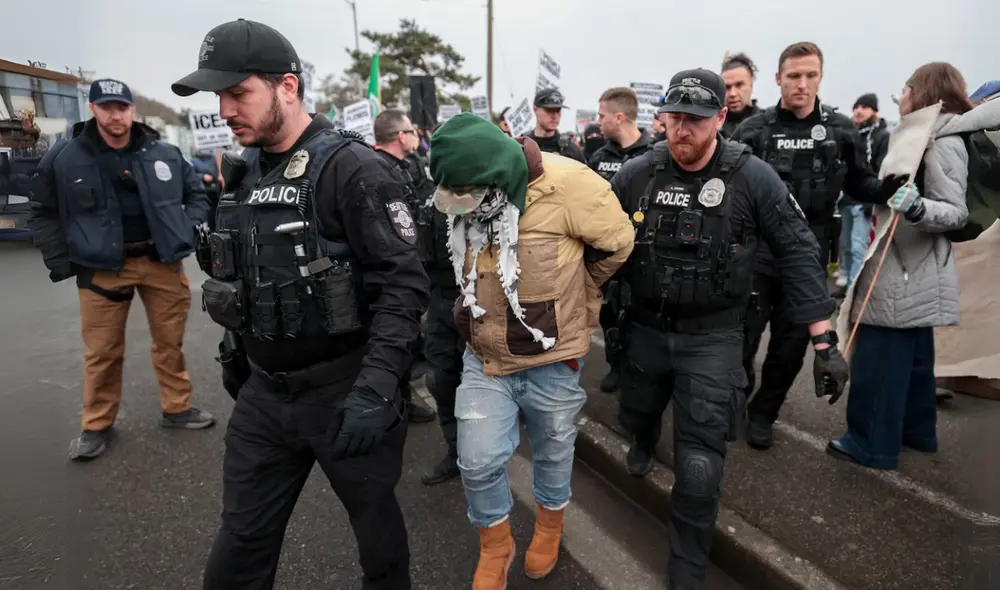 Agentes de ICE también entregaron 187 avisos de inspección a empresas locales. Agentes de ICE también entregaron 187 avisos de inspección a empresas locales.