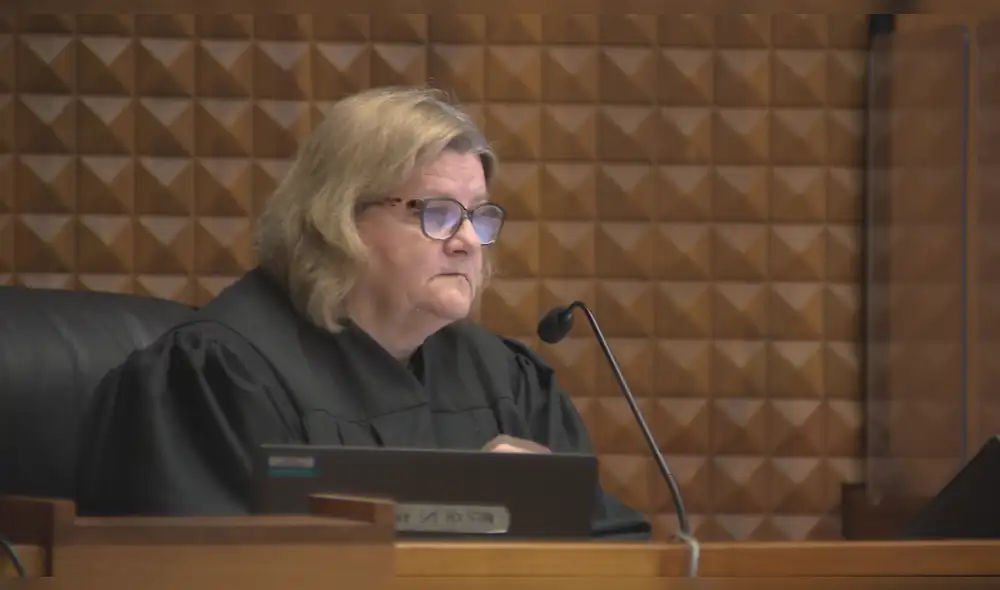 La jueza Hannah Dugan insiste en su inocencia y el caso continúa generando impacto en las relaciones entre el poder judicial y las autoridades migratorias. La jueza Hannah Dugan insiste en su inocencia y el caso continúa generando impacto en las relaciones entre el poder judicial y las autoridades migratorias.