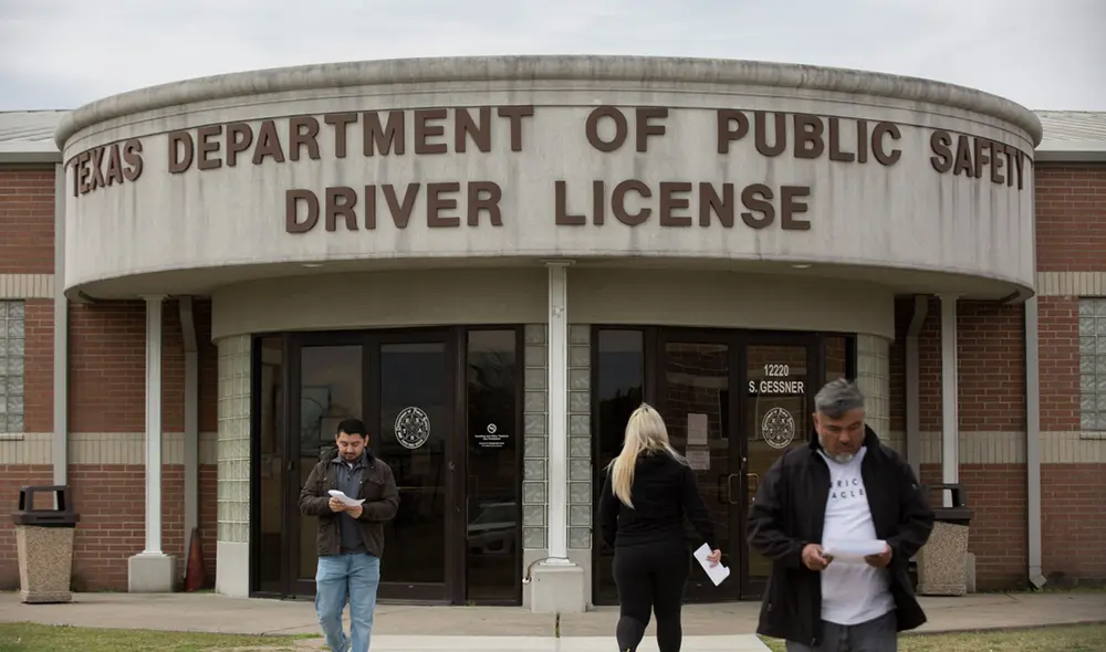 El DPS de Texas facilita el trámite de la licencia de conducir y Real ID.