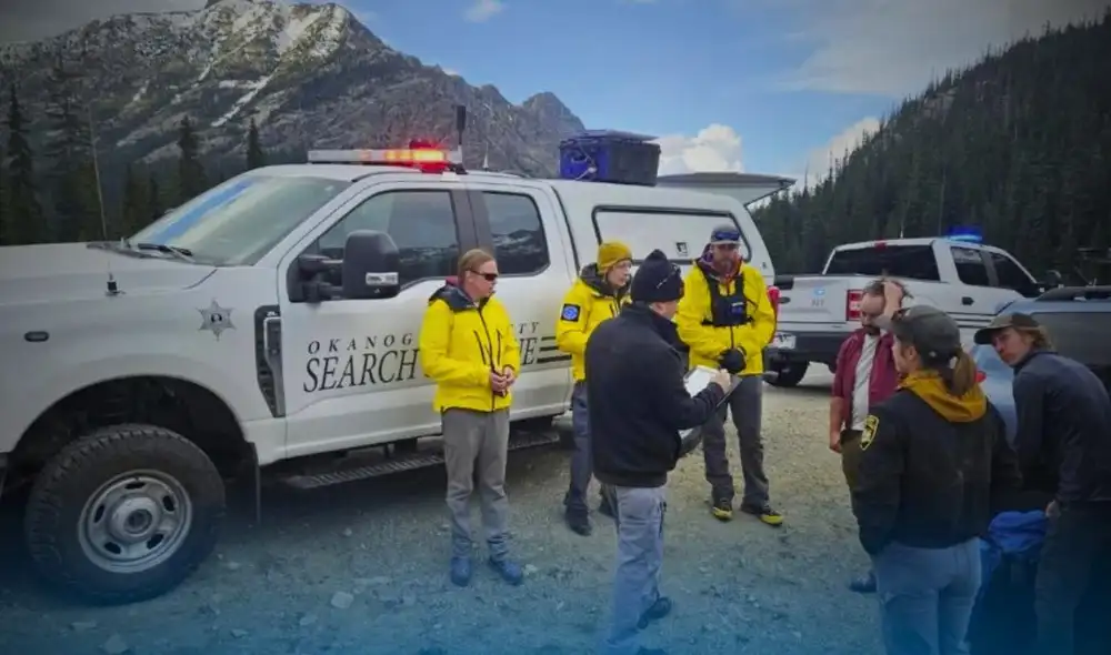 Anton Tselykh sobrevivió a una caída de 120 metros en North Cascades, Washington y llamó al 911.