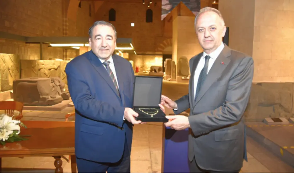 Un collar originario de la cultura Moche, preciado bien cultural que ha sido catalogado como Patrimonio Cultural de la Nación, fue devuelto por las autoridades de Türkiye a Perú. Foto: Gob.pe Un collar originario de la cultura Moche, preciado bien cultural que ha sido catalogado como Patrimonio Cultural de la Nación, fue devuelto por las autoridades de Türkiye a Perú. Foto: Gob.pe