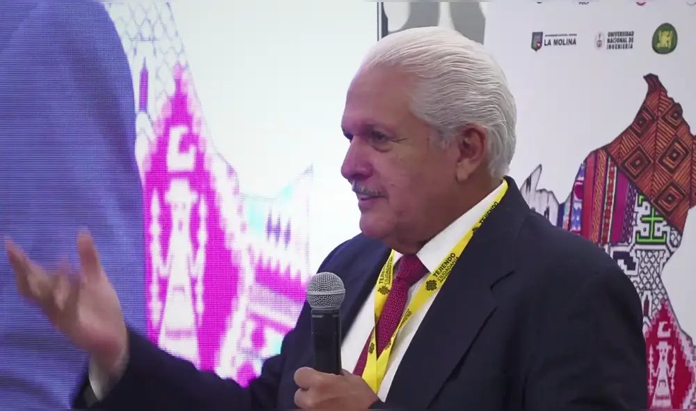 Gustavo Mohme durante su discurso en el cierre del evento Tejiendo Ciudadanía, realizado en Lima con apoyo del PNUD. | Foto: PNUD Perú. Gustavo Mohme durante su discurso en el cierre del evento Tejiendo Ciudadanía, realizado en Lima con apoyo del PNUD. | Foto: PNUD Perú.