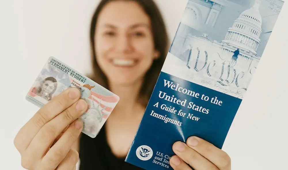 USCIS facilita el proceso de renovación en línea para que los inmigrantes puedan mantener su estatus legal en EE.UU. al día.