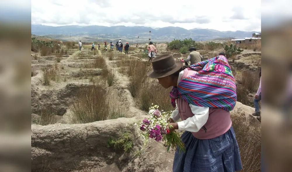 En, La Hoyada junto al cuartel Los Cabitos se exhumó los restos de más de un centenar de personas En, La Hoyada junto al cuartel Los Cabitos se exhumó los restos de más de un centenar de personas