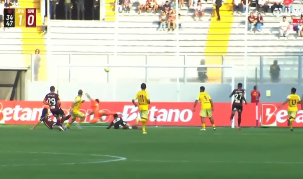 Juan Pablo II se adelanta el marcador y pone el 1-0 ante Universitario.