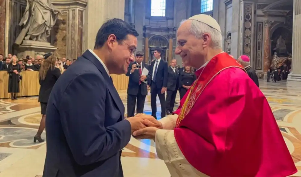 Pérez se incomodó cuando le consultaron cuanto habría costado su viaje al Vaticano. Foto: difusión Pérez se incomodó cuando le consultaron cuanto habría costado su viaje al Vaticano. Foto: difusión