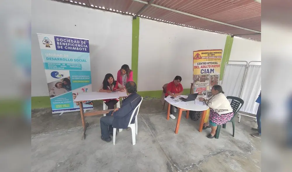 Los asistentes recibieron orientación sobre el programa Pensión 65 y disfrutaron de servicios gratuitos.