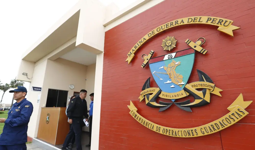 Marina de Guerra del Perú ofrece vacantes para personas con diferentes niveles académicos. Foto: composición LR/Andina