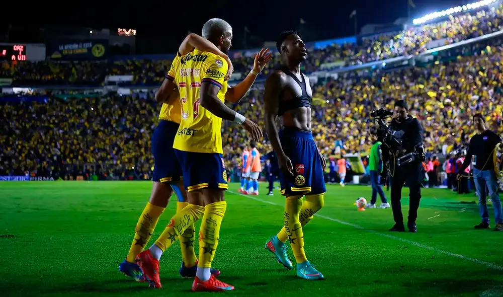 América juega en el Estadio Ciudad de los Deportes por arreglos del Azteca. América juega en el Estadio Ciudad de los Deportes por arreglos del Azteca.