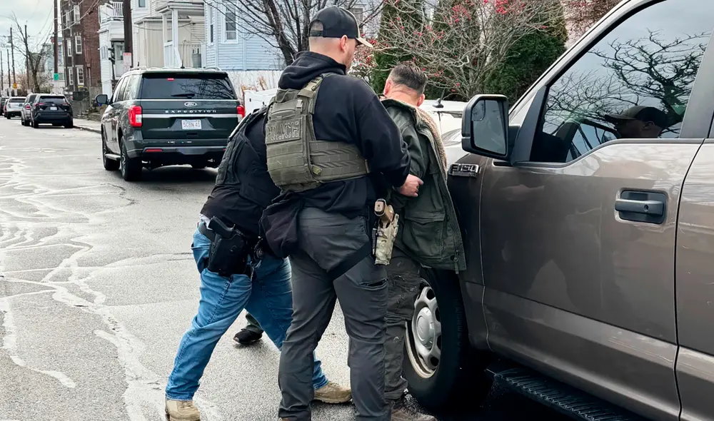 DHS anunció que ICE arrestó inmigrantes en un operativo en Massachusetts.