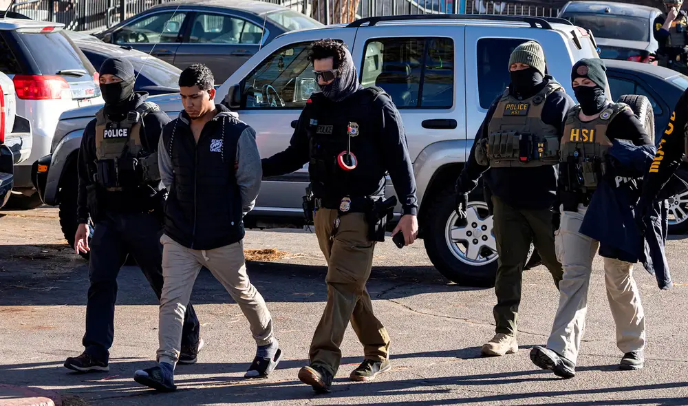 Más de 180 inmigrantes detenidos en una redada secreta del ICE en Estados Unidos. Más de 180 inmigrantes detenidos en una redada secreta del ICE en Estados Unidos.