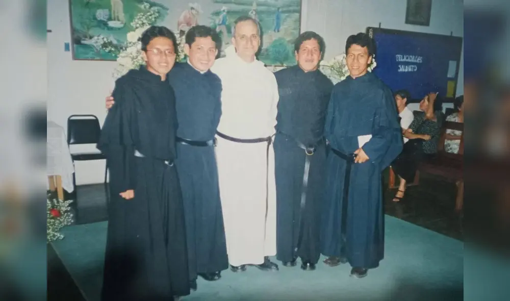 Robert Prevost con seminaristas. Trujillo,1999. Foto: EGV.