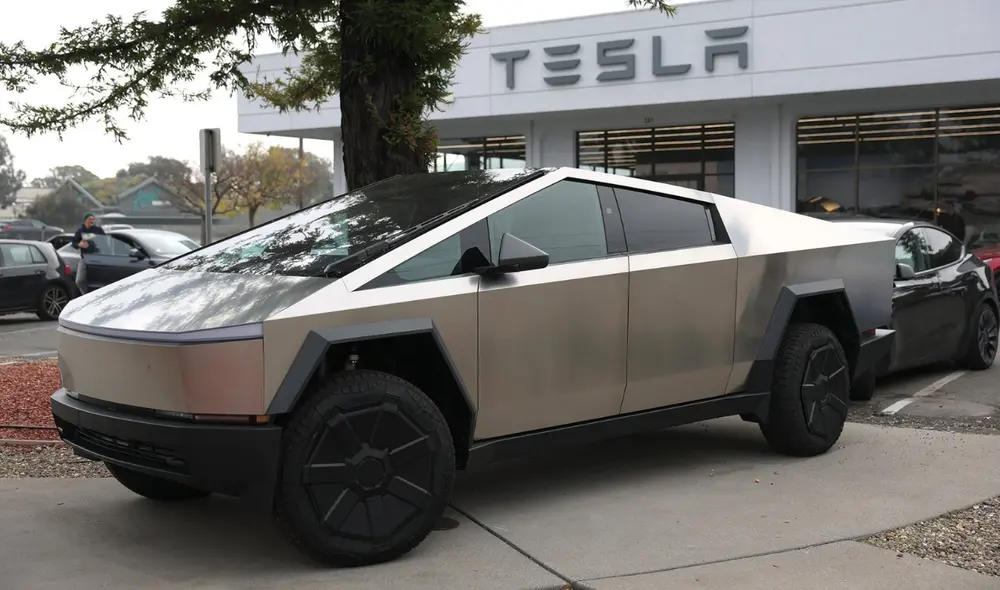 Trabajador en Florida necesita más de 2 años para comprar un Tesla Cybertruck. Trabajador en Florida necesita más de 2 años para comprar un Tesla Cybertruck.