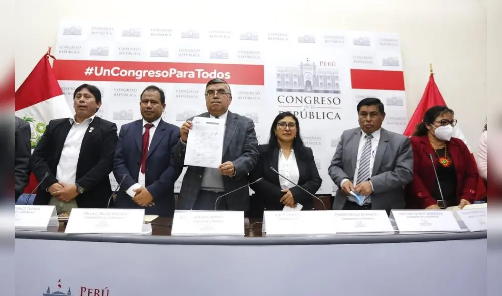 Legisladores que promueven estas iniciativas tan peligrosas.