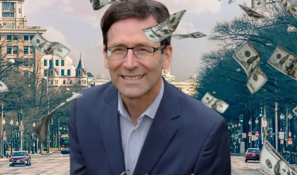 El 20 de mayo, Ferguson firma presupuesto estatal con aumento de impuestos.