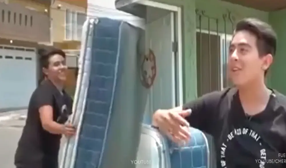 Tras varias horas de búsqueda, el joven logró encontrar su colchón y llevarlo nuevamente a su casa. Foto: composición LR/ TikTok/ @news89454 Tras varias horas de búsqueda, el joven logró encontrar su colchón y llevarlo nuevamente a su casa. Foto: composición LR/ TikTok/ @news89454
