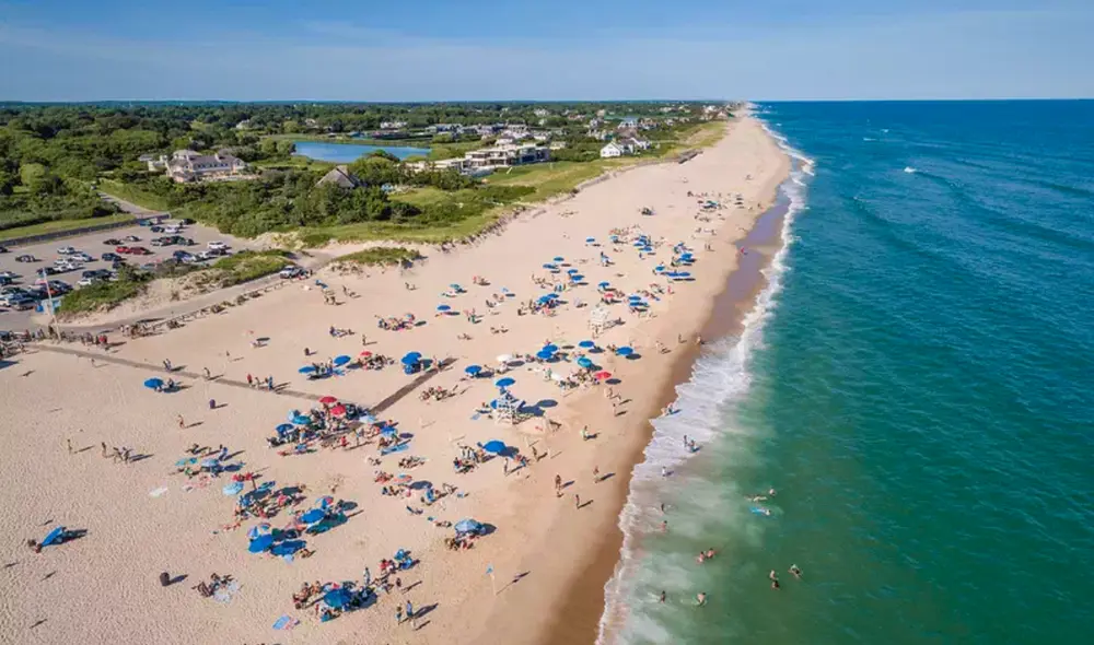 "Dr. Beach" revela las 10 mejores playas de EE.UU. para 2025.