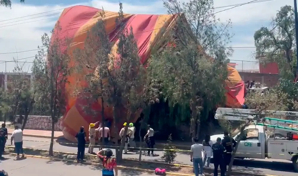 Globo aerostático se desploma en Teotihuacán, México.