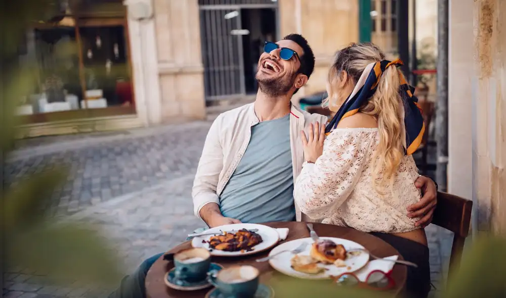 De acuerdo con el terapeuta, este proceso facilita el entendimiento de la persona con la que se establecerá una relación.