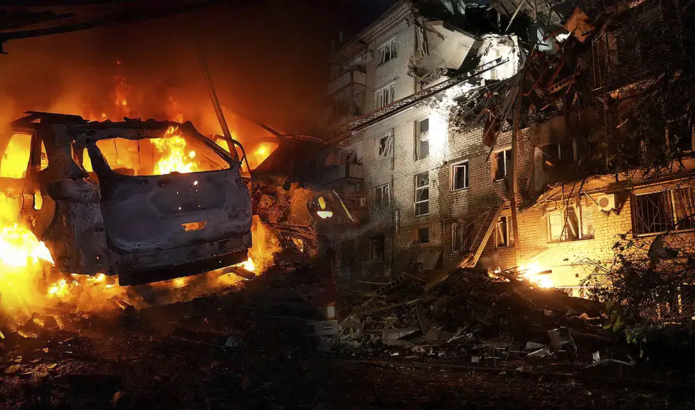 Rusia lleva a cabo su ataque aéreo más intenso contra Ucrania en tres años, dejando al menos 12 muertos y numerosos heridos. Foto: composición LR/AFP