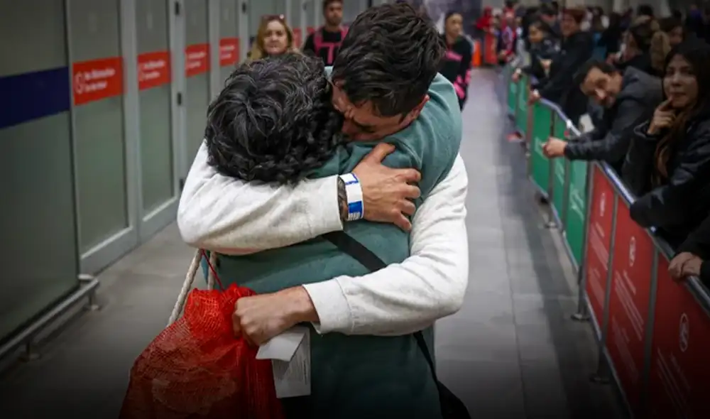 Chilenos deportados de Estados Unidos llegan a Santiago de Chile.