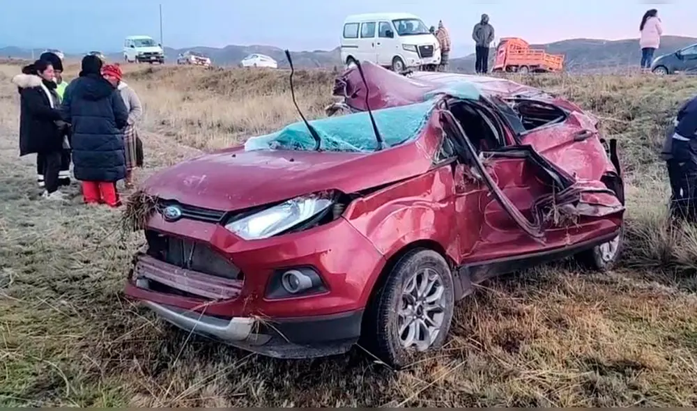 Vehículo colisionó contra un camión que se dio a la fuga. Foto: Difusión