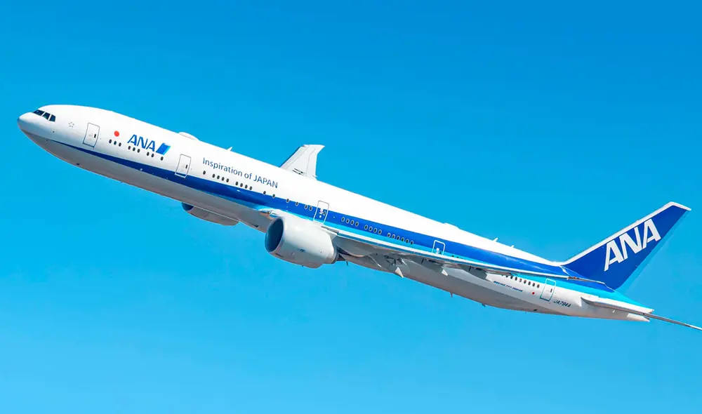 Vuelo de Tokio a Houston sufre inconveniente con pasajero al intentar abrir la puerta de emergencia.