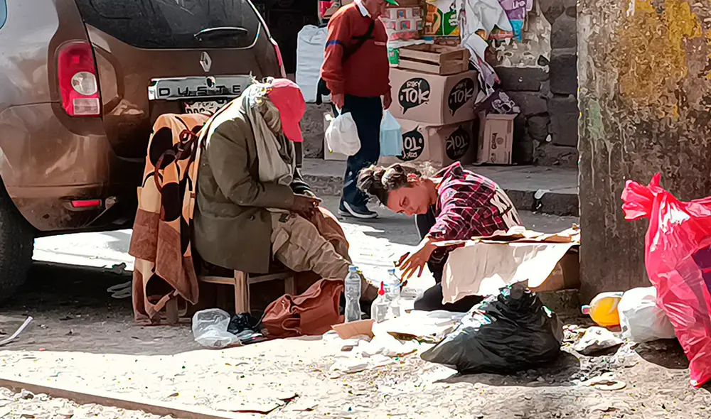 Turista británica entabló fuerte lazo afectivo con un adulto mayor. Turista británica entabló fuerte lazo afectivo con un adulto mayor.