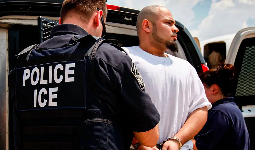 Redadas del ICE emplea nueva estrategia contra inmigrantes en los tribunales.