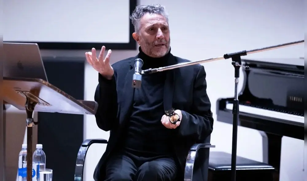 Fito Páez en una universidad argentina. Fito Páez en una universidad argentina.