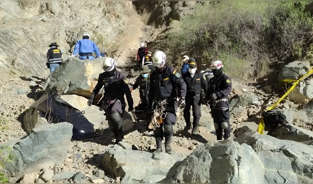 Brigadistas de la Policía rescataron cuerpos de las víctimas de la masacre en Atico en 2022. Fuente: Fiscalía