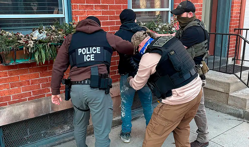 Ron DeSantis respalda su postura contra la inmigración ilegal en Florida al prohibir las 'ciudades santuario'.