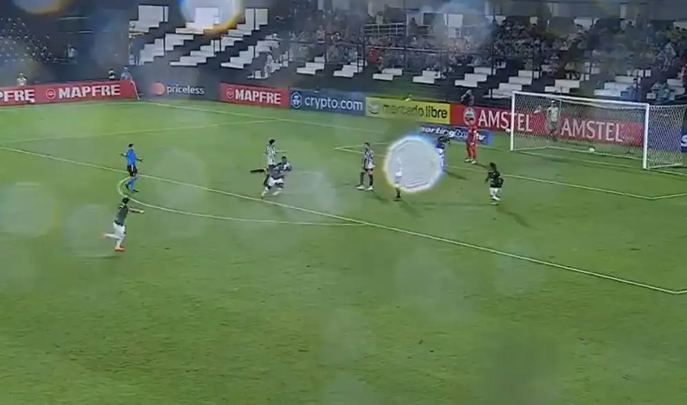 Eryc Castillo volvió a ser titular en Alianza Lima. Foto: captura de ESPN