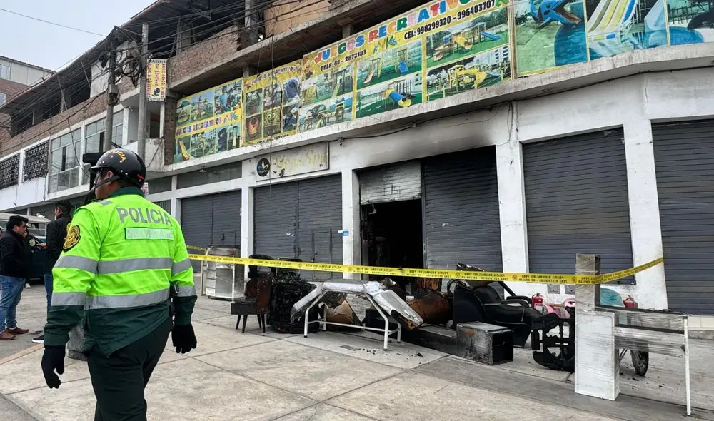 Nuevo atentado incendia mueblería en Villa El Salvador Nuevo atentado incendia mueblería en Villa El Salvador