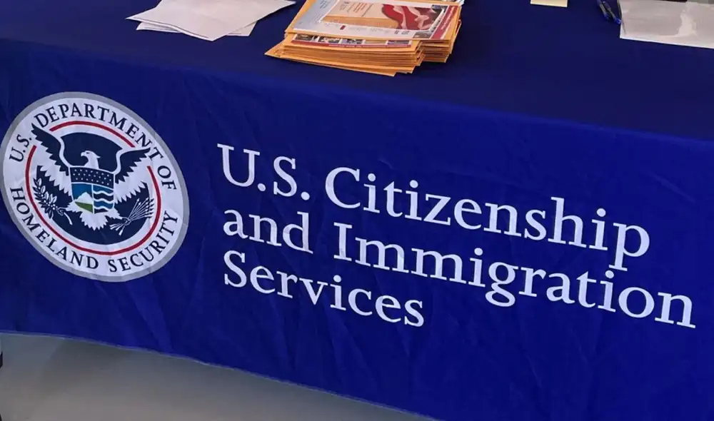 Herramienta en línea de USCIS para que los inmigrantes revisen sus casos