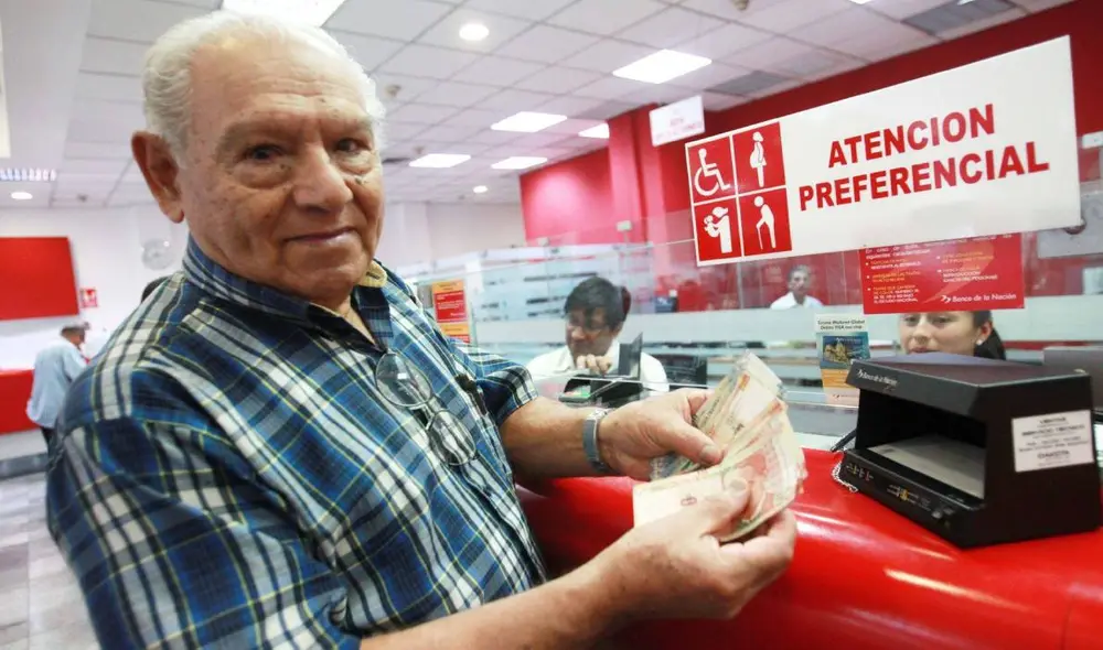 Adultos mayores que aportaron al Fonavi pueden consultar si son beneficiarios de la devolución de aportes. Foto: Andina