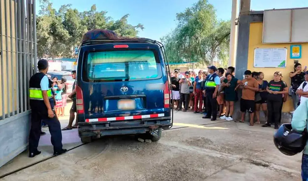 Policía y bomberos llegaro al terminal de transporte luego de que menor sea atropellado en Lambayeque. Foto: Noticias Ferreñafe/Facebook