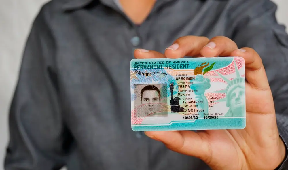 Los residentes permanentes deben llevar su Green Card en todo momento.
