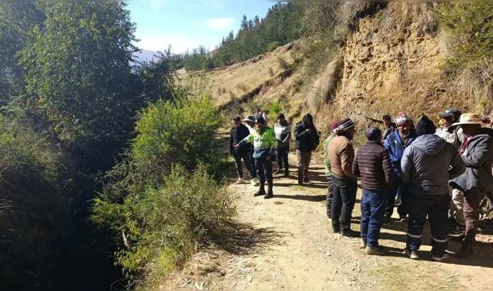 Autoridades se apersonaron al lugar de la tragedia para levantar el cadáver. Foto: PNP