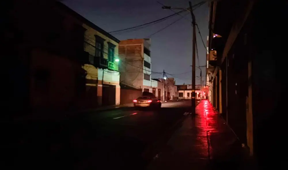 Apagón en Cercado de Lima se restablecería a las 2.00 a. m.. Foto: La República