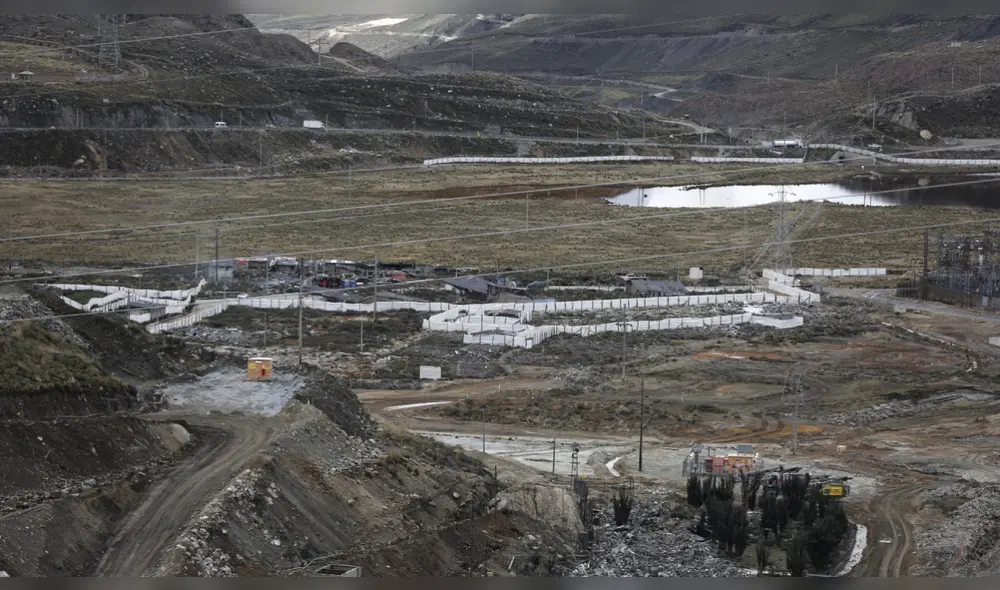 Antigua Morococha, ubicada a más de 4,500 m.s.n.m, sigue habitada por familias que no han dejado su territorio y viven cerca al tajo minero de Toromocho. Foto: Marco Cotrina / La República Antigua Morococha, ubicada a más de 4,500 m.s.n.m, sigue habitada por familias que no han dejado su territorio y viven cerca al tajo minero de Toromocho. Foto: Marco Cotrina / La República
