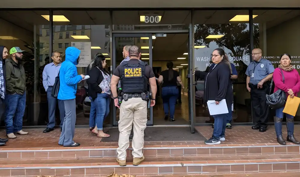 Una ola de detenciones del ICE en tribunales migratorios se intensifica en EE.UU., para acelerar las deportaciones de Trump. Una ola de detenciones del ICE en tribunales migratorios se intensifica en EE.UU., para acelerar las deportaciones de Trump.
