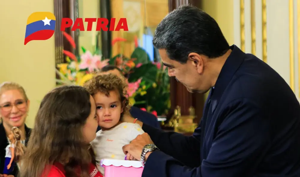 Hogares de la Patria, Economía Familiar y 100% Escolaridad son los bonos que se le entregan a los jefes de familia. Foto: composiciónLR/Primicias24/Patria