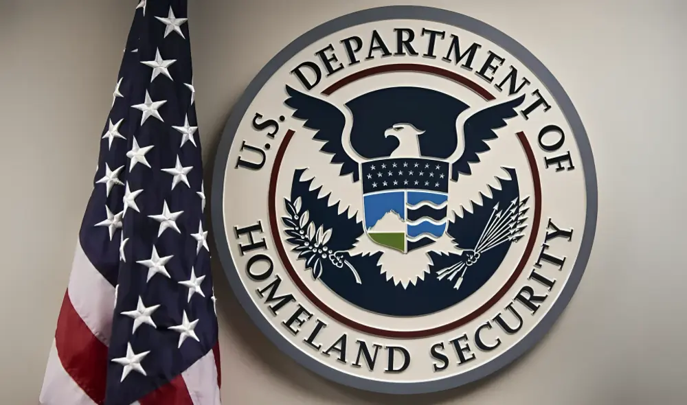 DHS y USCIS instan a inmigrantes a usar CBP Home para evitar sanciones legales. DHS y USCIS instan a inmigrantes a usar CBP Home para evitar sanciones legales.