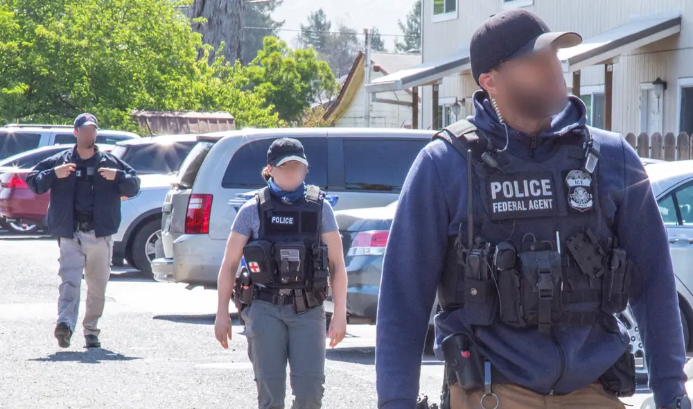 ICE pide ocultar rostros de agentes y genera debate por transparencia.