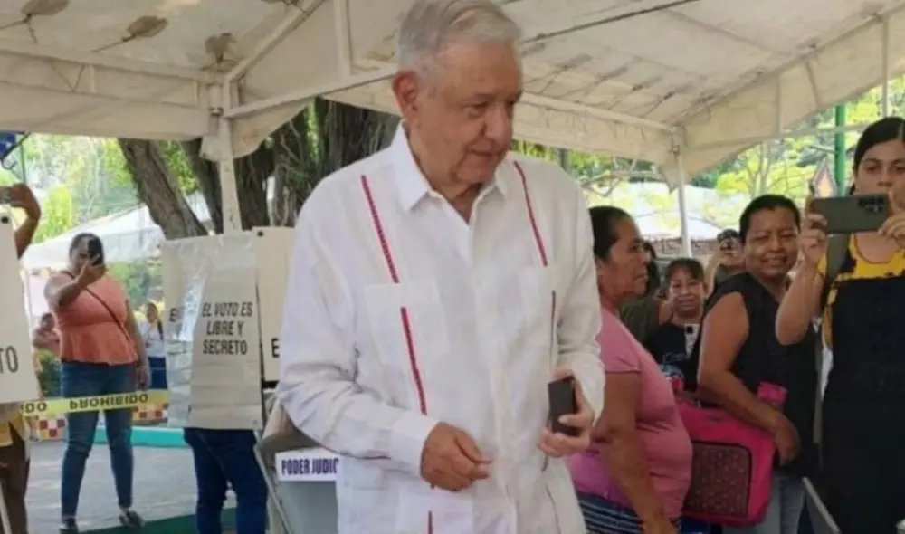 López Obrador ejerce su voto en la histórica elección judicial de México 2025. López Obrador ejerce su voto en la histórica elección judicial de México 2025.